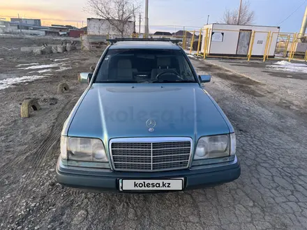 Mercedes-Benz E 220 1993 года за 2 800 000 тг. в Атырау – фото 6