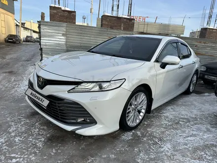 Toyota Camry 2018 года за 14 200 000 тг. в Тараз