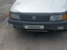 Volkswagen Passat, 1990