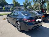 Toyota Camry 2020 года за 13 700 000 тг. в Алматы – фото 4