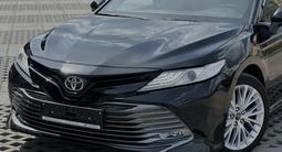 Toyota Camry 2019 года за 13 400 000 тг. в Актобе – фото 2