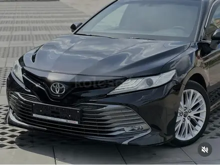 Toyota Camry 2019 года за 13 500 000 тг. в Актобе – фото 2