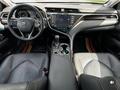 Toyota Camry 2019 года за 13 500 000 тг. в Актобе – фото 12