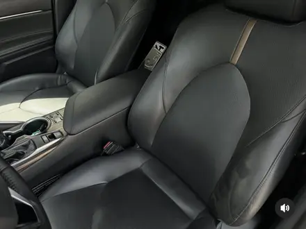 Toyota Camry 2019 года за 13 500 000 тг. в Актобе – фото 15