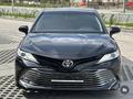 Toyota Camry 2019 года за 13 500 000 тг. в Актобе – фото 3