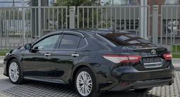 Toyota Camry 2019 года за 13 400 000 тг. в Актобе – фото 5