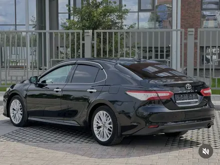 Toyota Camry 2019 года за 13 500 000 тг. в Актобе – фото 5