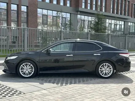 Toyota Camry 2019 года за 13 500 000 тг. в Актобе – фото 6