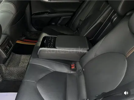 Toyota Camry 2019 года за 13 500 000 тг. в Актобе – фото 9