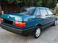 Volkswagen Passat 1993 годаfor2 280 000 тг. в Астана