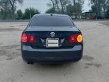 Volkswagen Jetta 2005 годаүшін2 000 000 тг. в Алматы – фото 2