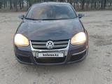 Volkswagen Jetta 2005 годаүшін2 000 000 тг. в Алматы