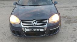 Volkswagen Jetta 2005 годаүшін2 000 000 тг. в Алматы