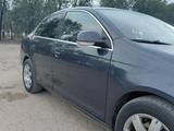 Volkswagen Jetta 2005 годаүшін2 000 000 тг. в Алматы – фото 4