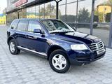 Volkswagen Touareg 2006 года за 4 800 000 тг. в Костанай – фото 2