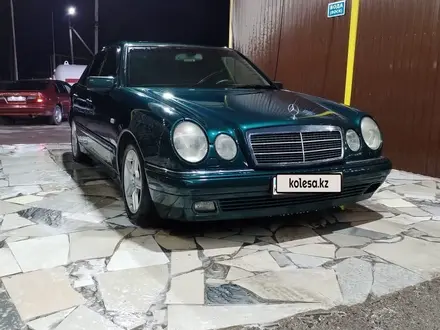 Mercedes-Benz E 230 1997 года за 3 200 000 тг. в Алматы – фото 2