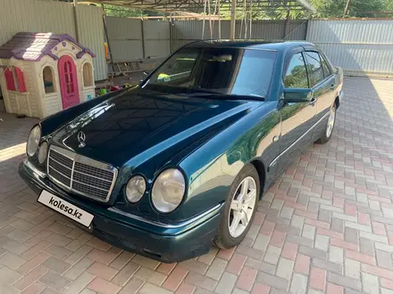 Mercedes-Benz E 230 1997 года за 3 200 000 тг. в Алматы – фото 3