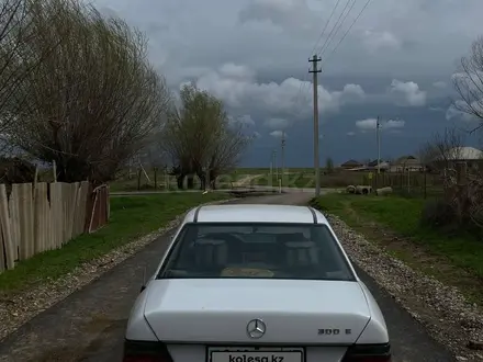 Mercedes-Benz E 250 1988 года за 900 000 тг. в Шымкент – фото 2