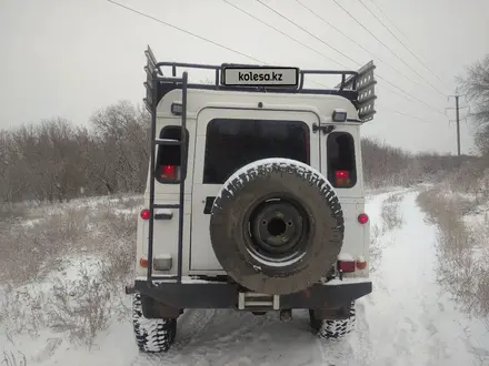 Land Rover Defender 1997 года за 7 000 000 тг. в Петропавловск – фото 2