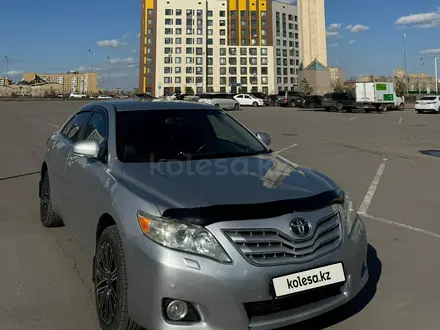 Toyota Camry 2010 года за 7 800 000 тг. в Усть-Каменогорск – фото 2