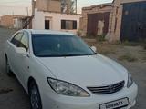 Toyota Camry 2005 года за 3 500 000 тг. в Актобе – фото 2