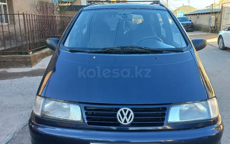 Volkswagen Sharan 1997 года за 2 100 000 тг. в Шымкент