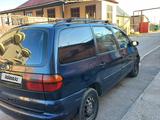 Volkswagen Sharan 1997 года за 2 100 000 тг. в Шымкент – фото 4