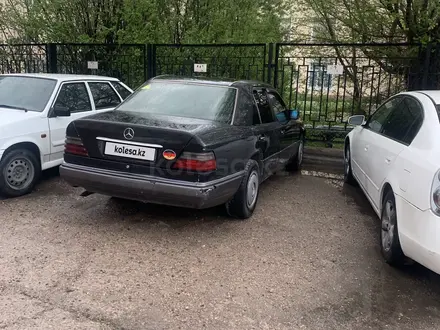 Mercedes-Benz E 220 1992 года за 700 000 тг. в Тараз – фото 2