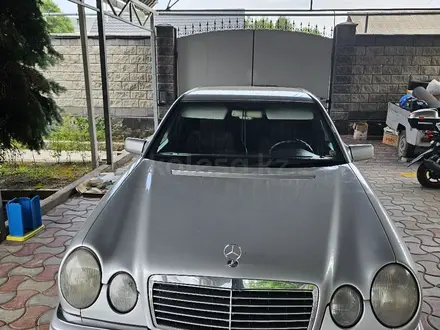 Mercedes-Benz E 280 1996 года за 3 000 000 тг. в Алматы