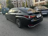 Lexus ES 300h 2022 года за 22 300 000 тг. в Астана – фото 4
