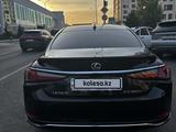 Lexus ES 300h 2022 года за 22 300 000 тг. в Астана – фото 5