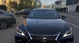 Lexus ES 300h 2022 года за 21 500 000 тг. в Астана – фото 2
