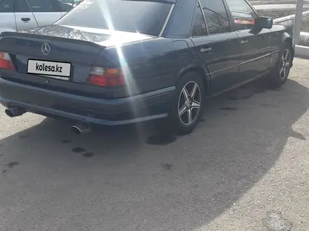 Mercedes-Benz E 260 1990 года за 2 650 000 тг. в Караганда