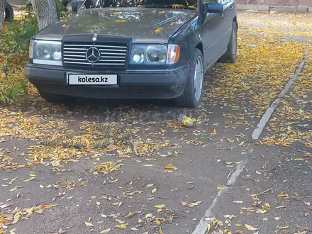 Mercedes-Benz E 260 1990 года за 2 650 000 тг. в Караганда – фото 2