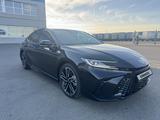 Toyota Camry 2024 года за 16 300 000 тг. в Уральск – фото 2