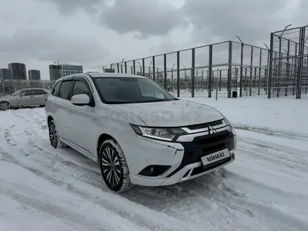 Mitsubishi Outlander 2022 года за 12 000 000 тг. в Астана