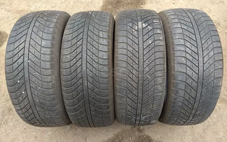 Шины 205/55 R16 — "GoodYear Vector 4Seasons" (Словения), зимние за 85 000 тг. в Астана