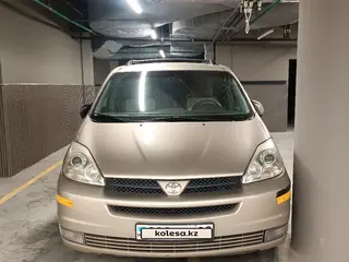 Toyota Sienna, 2004