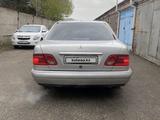 Mercedes-Benz E 240 1998 года за 2 400 000 тг. в Усть-Каменогорск – фото 3