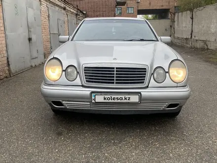 Mercedes-Benz E 240 1998 года за 2 400 000 тг. в Усть-Каменогорск
