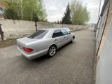 Mercedes-Benz E 240 1998 годаүшін2 400 000 тг. в Усть-Каменогорск – фото 4