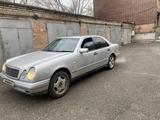 Mercedes-Benz E 240 1998 годаүшін2 400 000 тг. в Усть-Каменогорск – фото 2