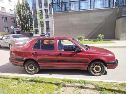 Volkswagen Vento 1992 года за 1 450 000 тг. в Астана – фото 2