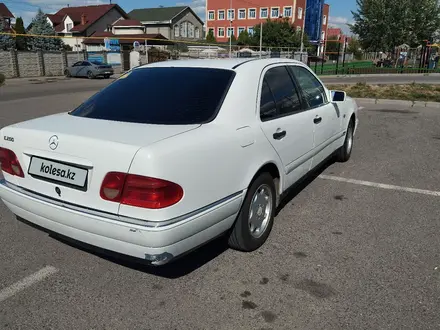 Mercedes-Benz E 200 1997 года за 2 600 000 тг. в Алматы – фото 3