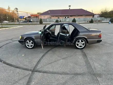 Mercedes-Benz E 220 1993 года за 2 400 000 тг. в Алматы – фото 16