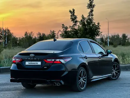 Toyota Camry 2021 года за 11 500 000 тг. в Актобе – фото 6