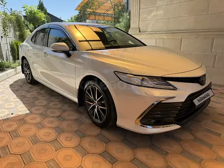 Toyota Camry 2021 года за 17 000 000 тг. в Актау – фото 2