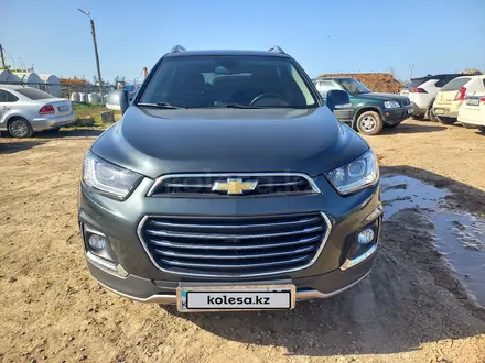 Chevrolet Captiva 2018 года за 11 000 000 тг. в Уральск – фото 2