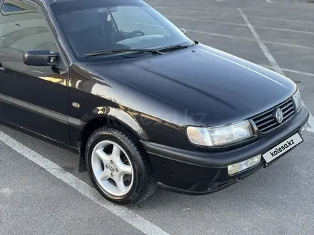 Volkswagen Passat 1995 года за 2 900 000 тг. в Алматы – фото 13