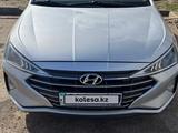 Hyundai Elantra 2019 годаfor8 800 000 тг. в Астана – фото 2